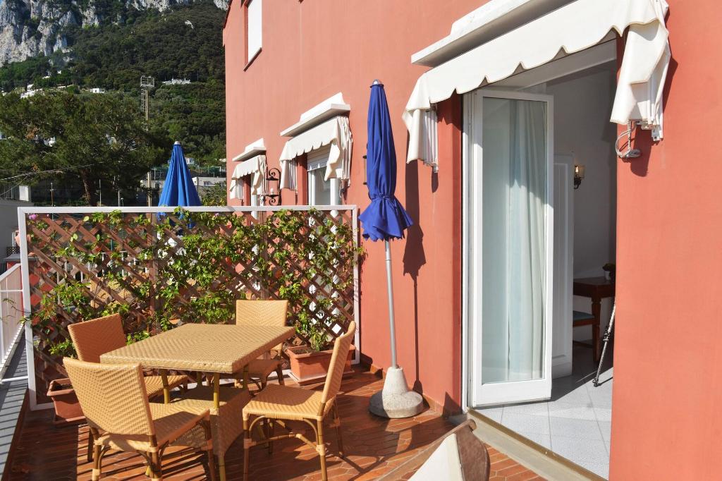 Palatium Mari Capri Island