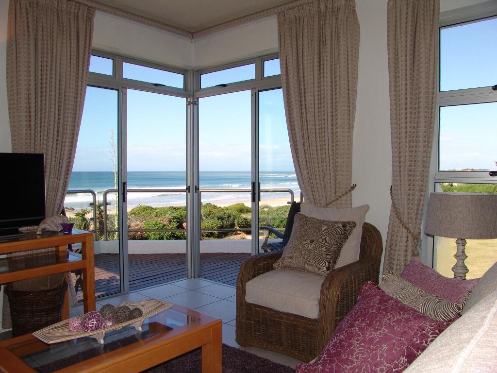 DIAZ 15 House on the Bay