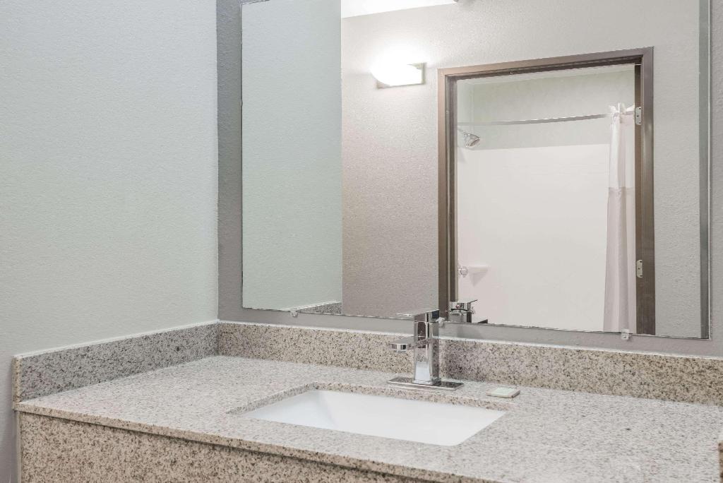 Super 8 By Wyndham Mars/Cranberry/Pittsburgh Area