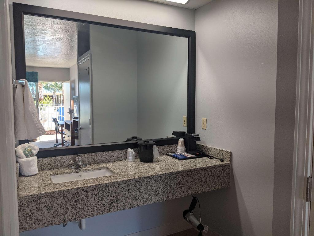 Best Western Navarre Waterfront