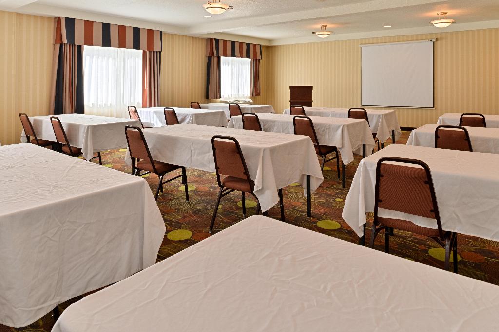 Holiday Inn Express Portland South - Lake Oswego photo 45