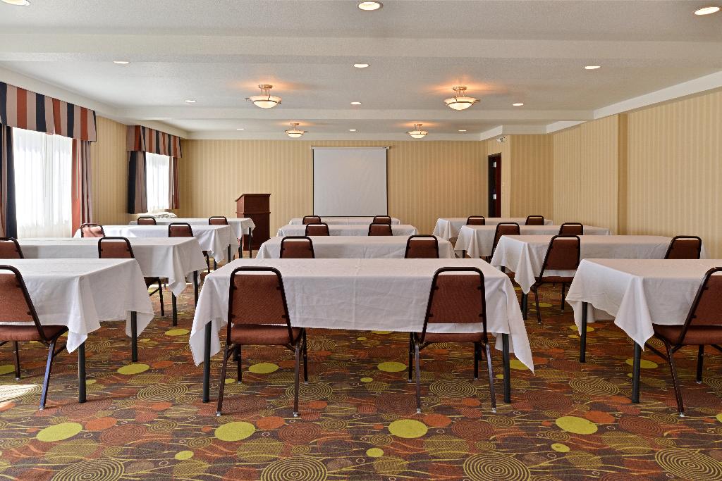 Holiday Inn Express Portland South - Lake Oswego photo 57