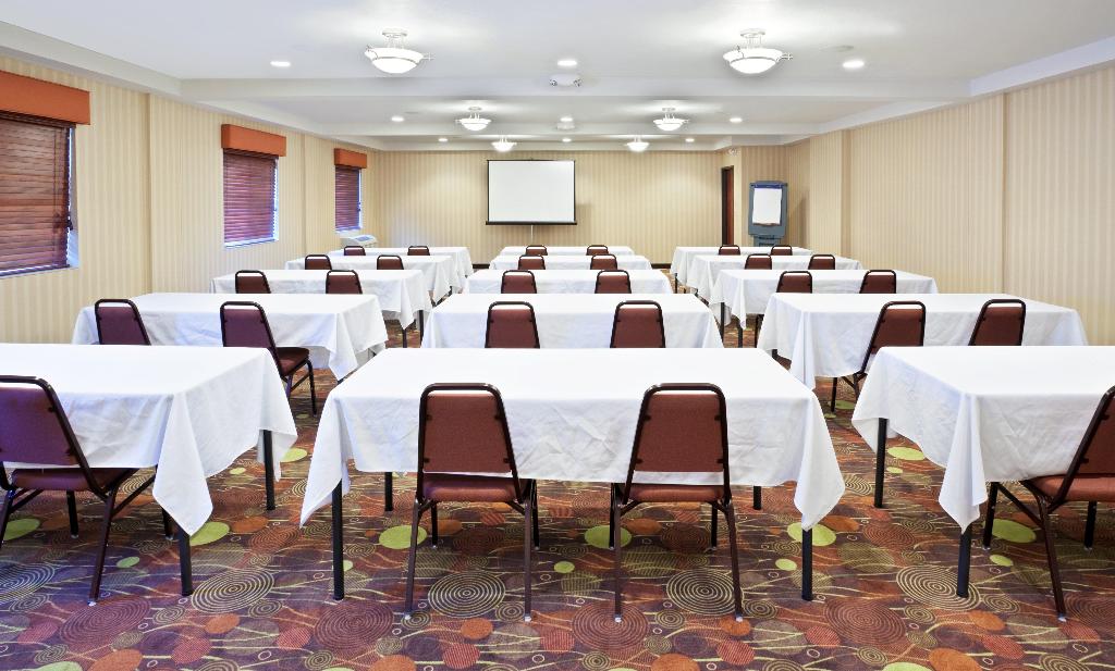 Holiday Inn Express Portland South - Lake Oswego photo 51