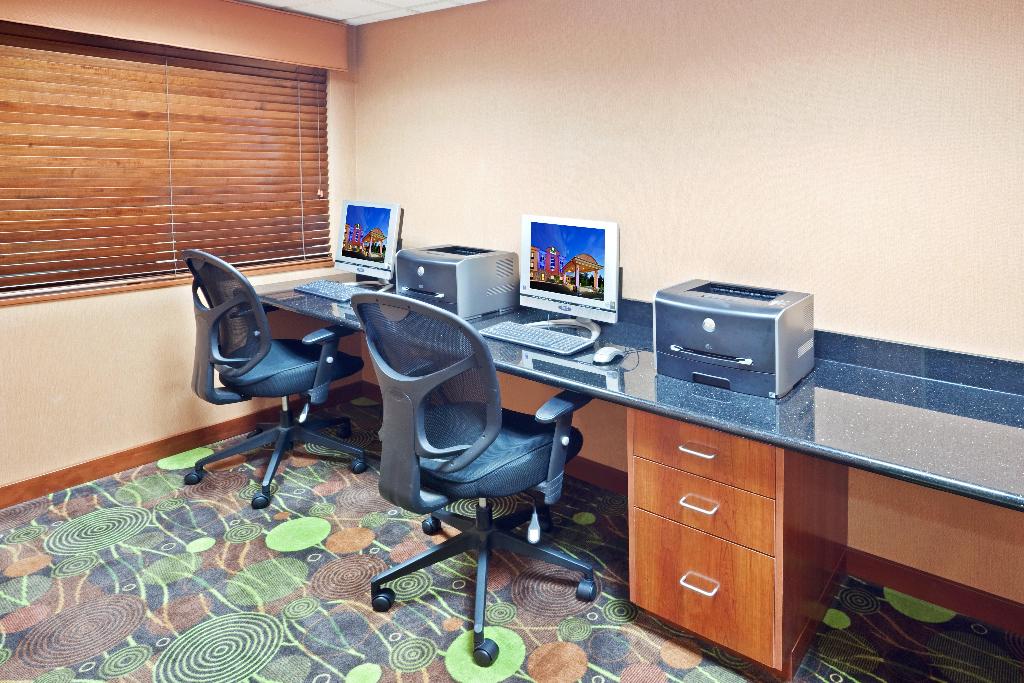 Holiday Inn Express Portland South - Lake Oswego photo 69