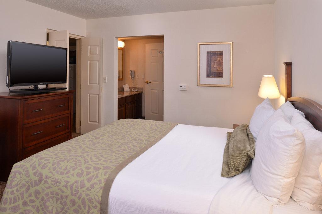 Staybridge Suites Indianapolis-Airport