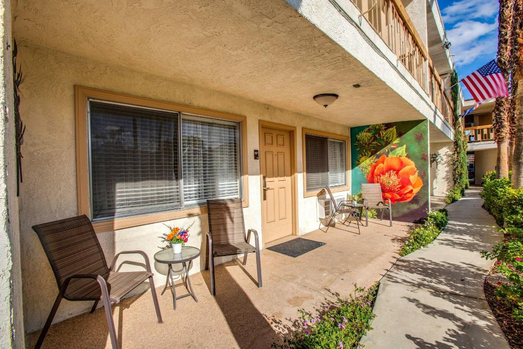 Inn At Deep Canyon