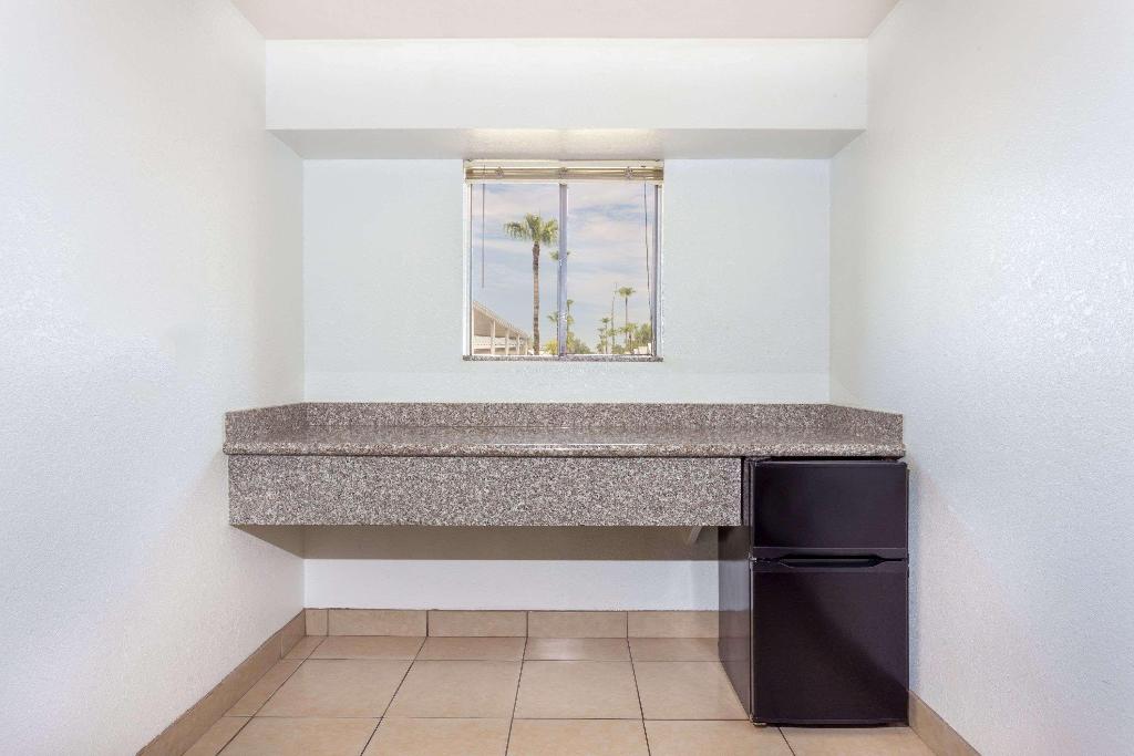 Travelodge Suites by Wyndham Phoenix Mesa
