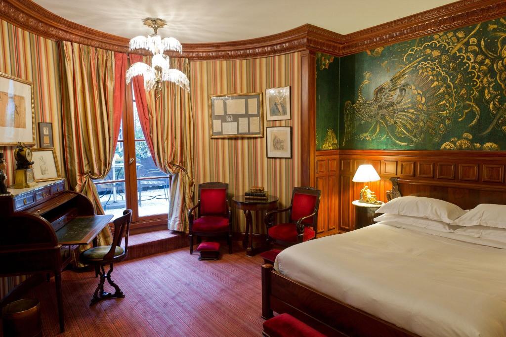 L Hotel