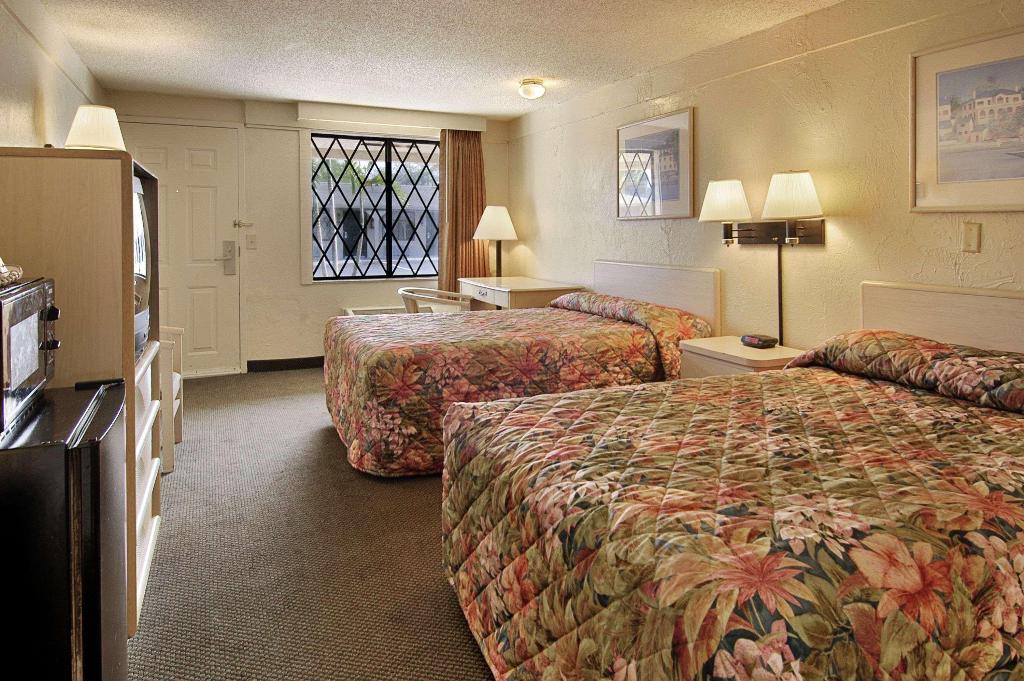 Super 8 By Wyndham Lantana West Palm Beach