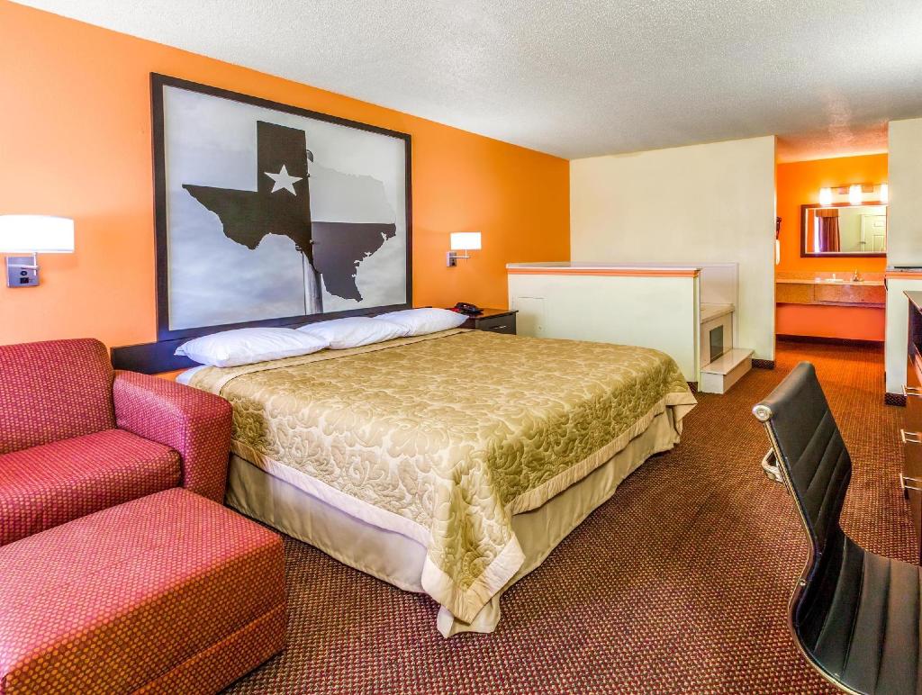 Super 8 by Wyndham Palestine