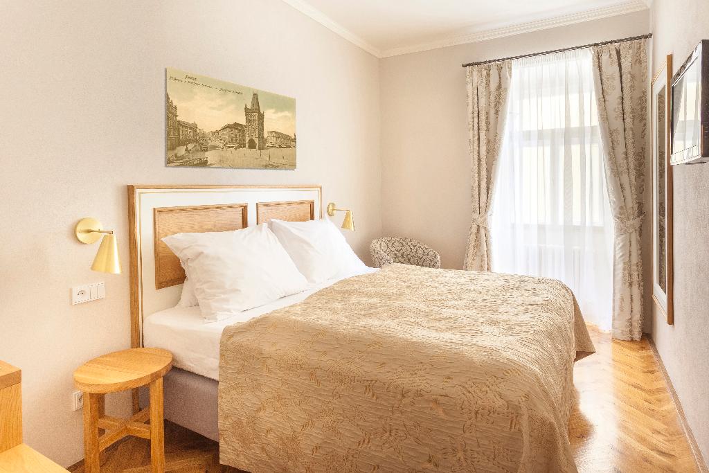 Hotel At Golden Scissors