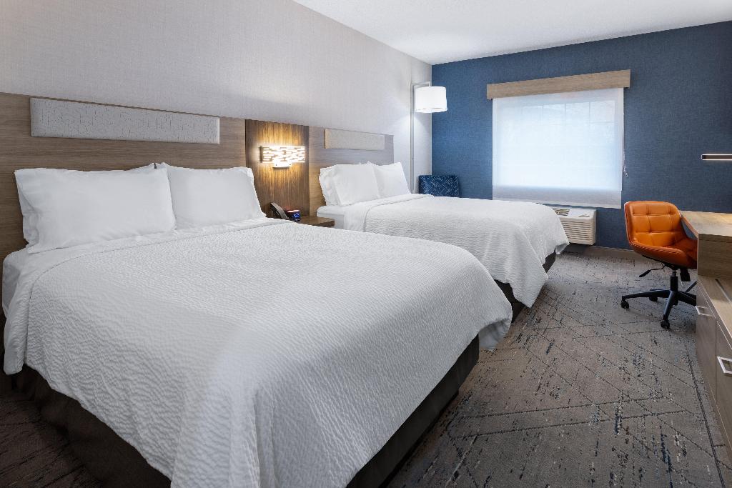 Holiday Inn Express & Suites Center Township