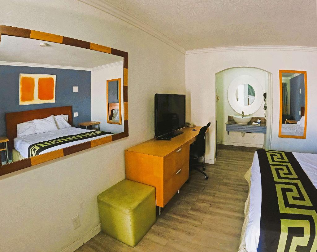 Rodeway Inn & Suites Ridgecrest