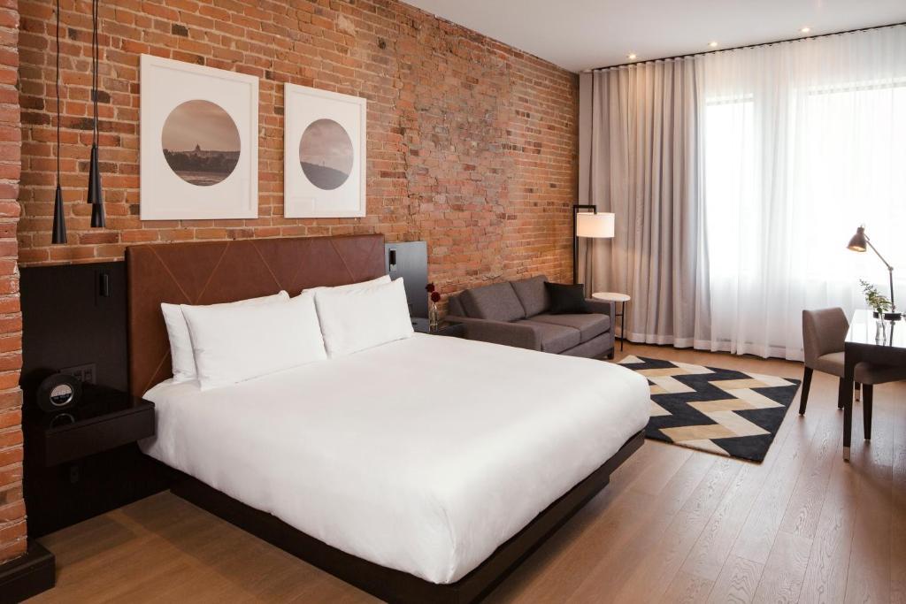 Place d'Armes Hotel & Suites