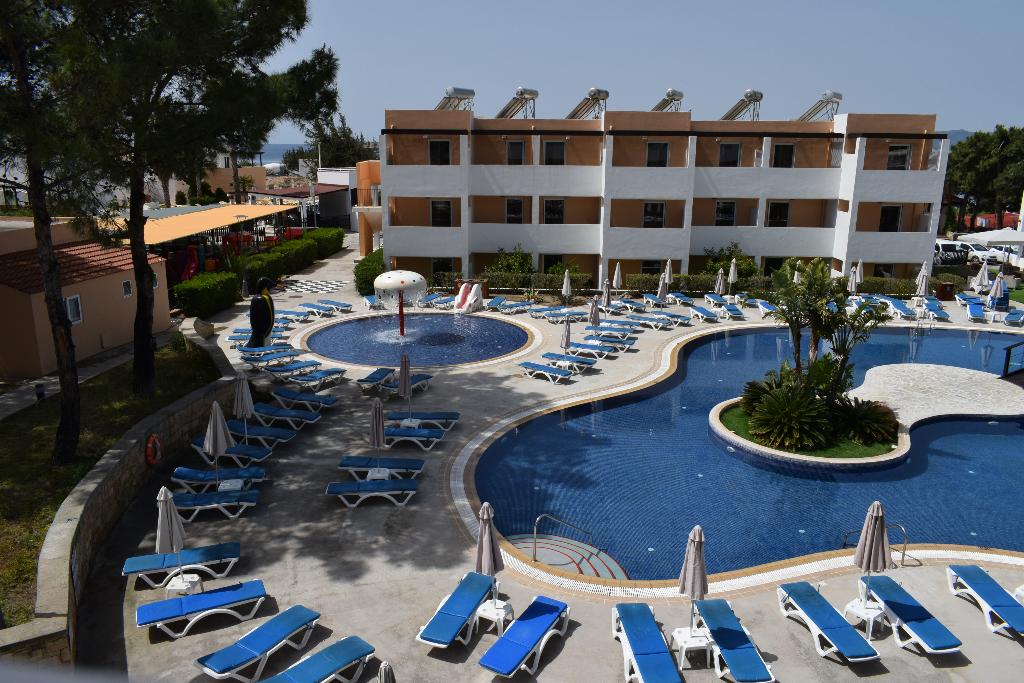 Matina Pefkos Aparthotel