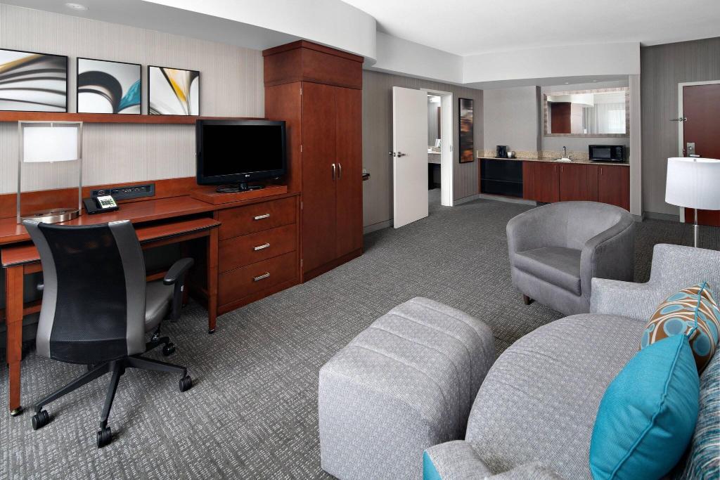 Courtyard By Marriott Triangle Town Center