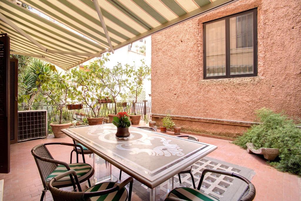 Navona Gallery Garden Suites