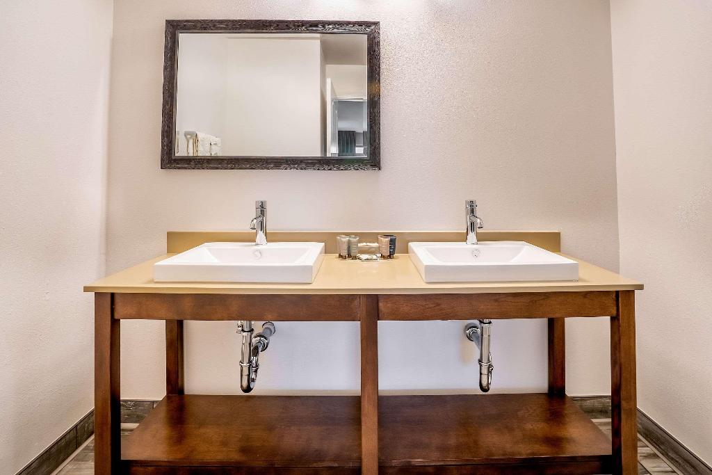 Riverview Inn & Suites, an Ascend Hotel