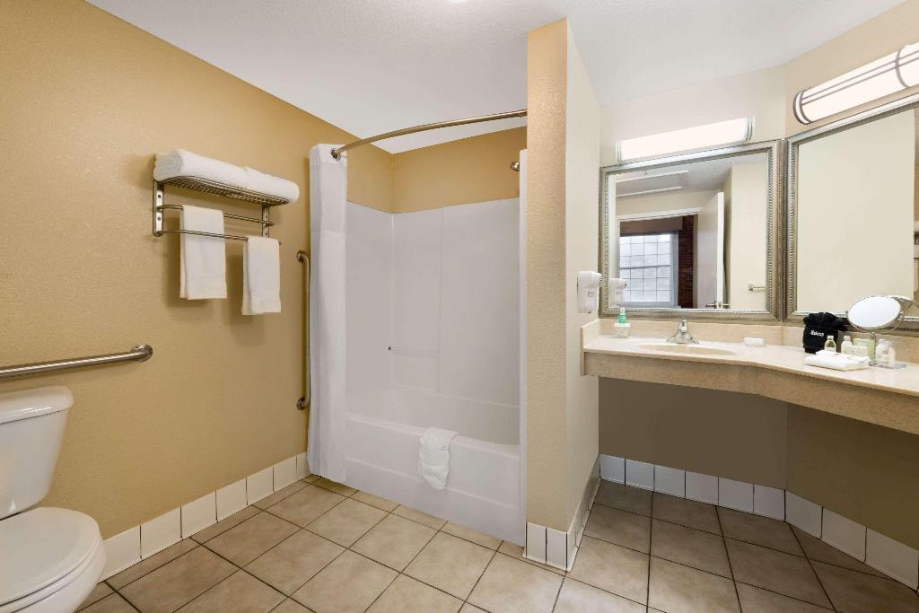 Hawthorn Suites By Wyndham Rome
