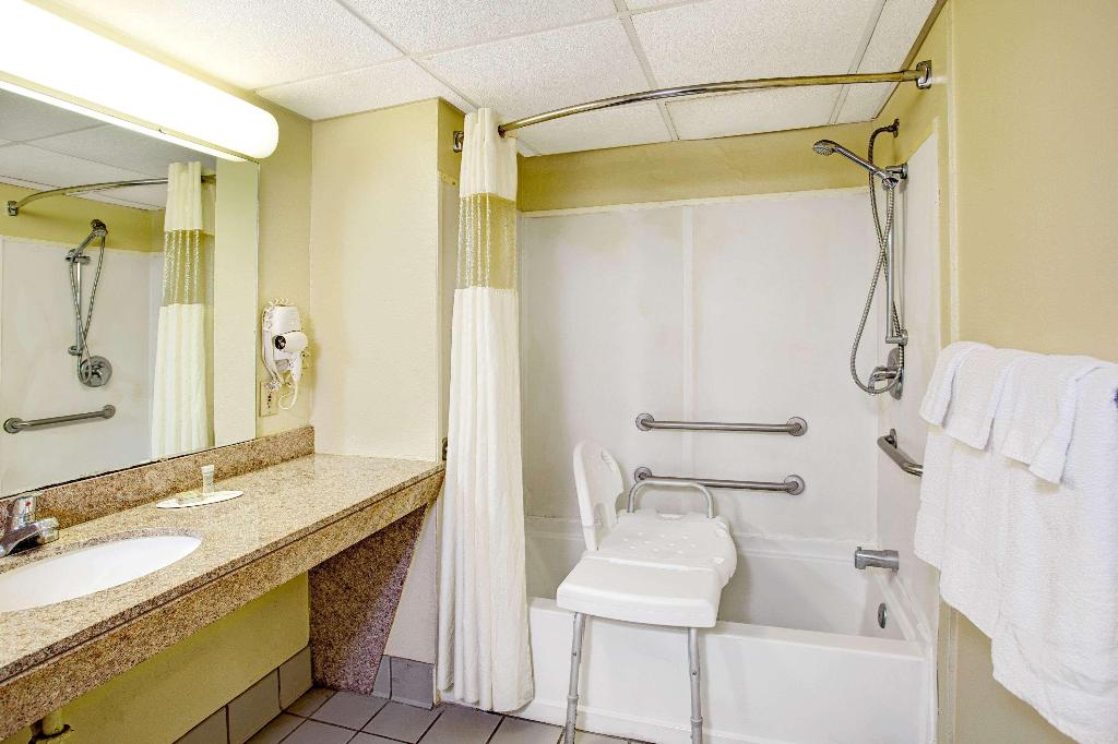 Super 8 By Wyndham Walterboro