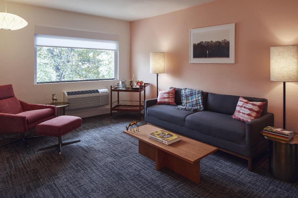 The Longleaf Hotel