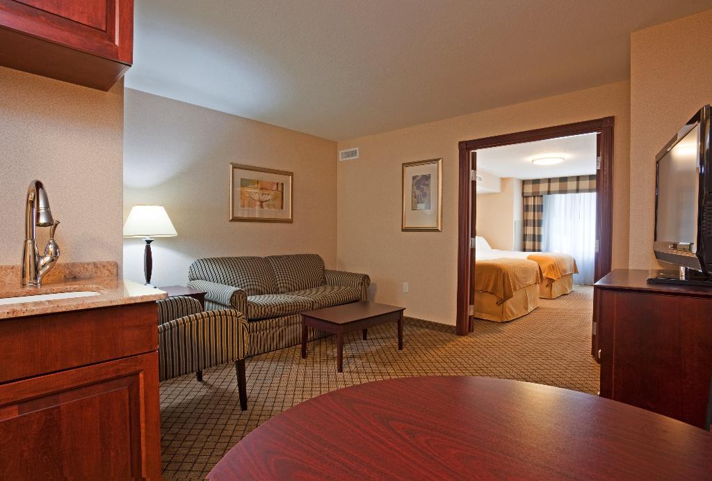 Holiday Inn Express & Suites Winona