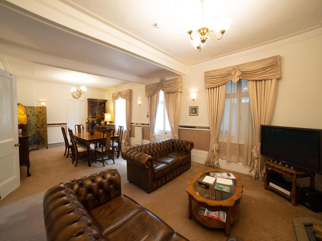 Fines Bayliwick Country House