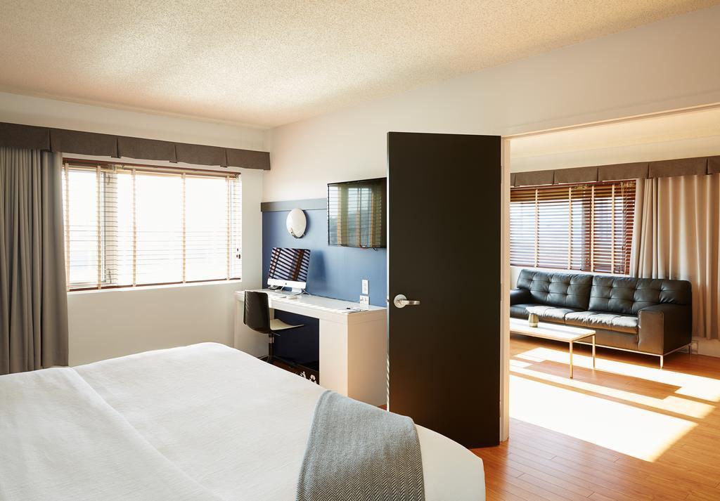Le Dauphin Montreal-Longueuil