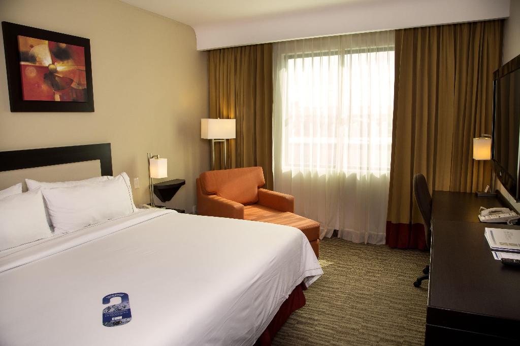 Excellence Express & Suites San Juan Del Rio