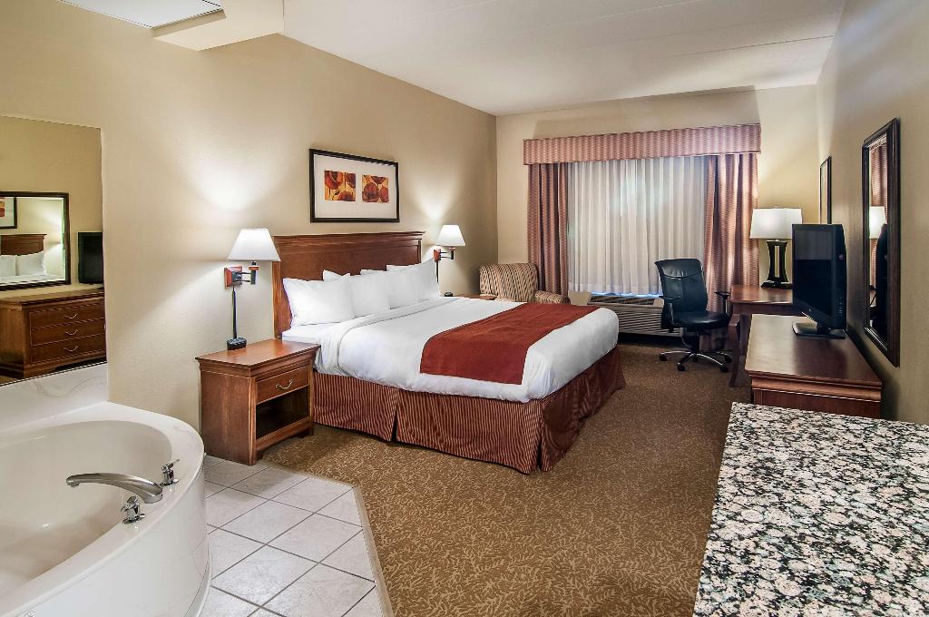 Country Inn & Suites by Radisson, Rapid City, SD