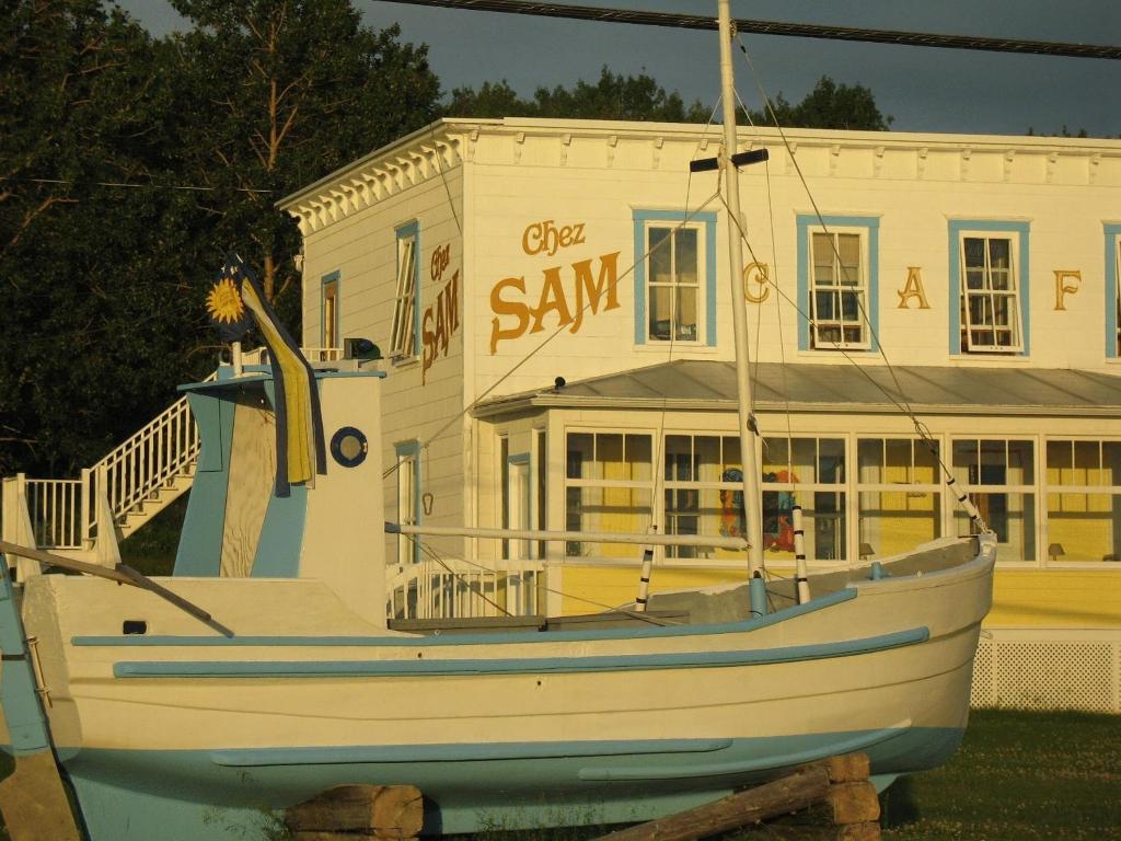 Auberge Du Cafe Chez Sam