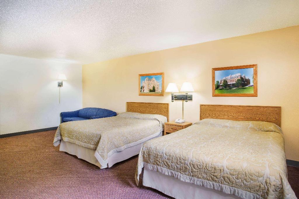 Super 8 By Wyndham Hot Springs