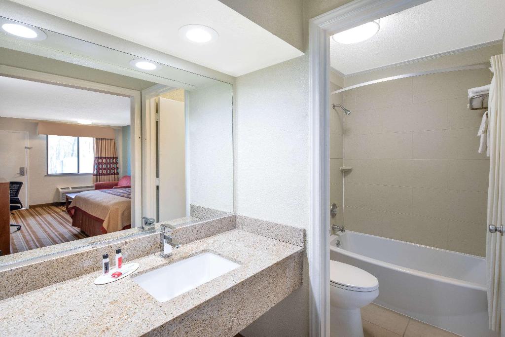 Super 8 By Wyndham Burlington Nc