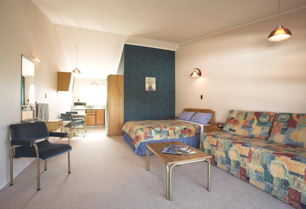 Lake Lodge Motel