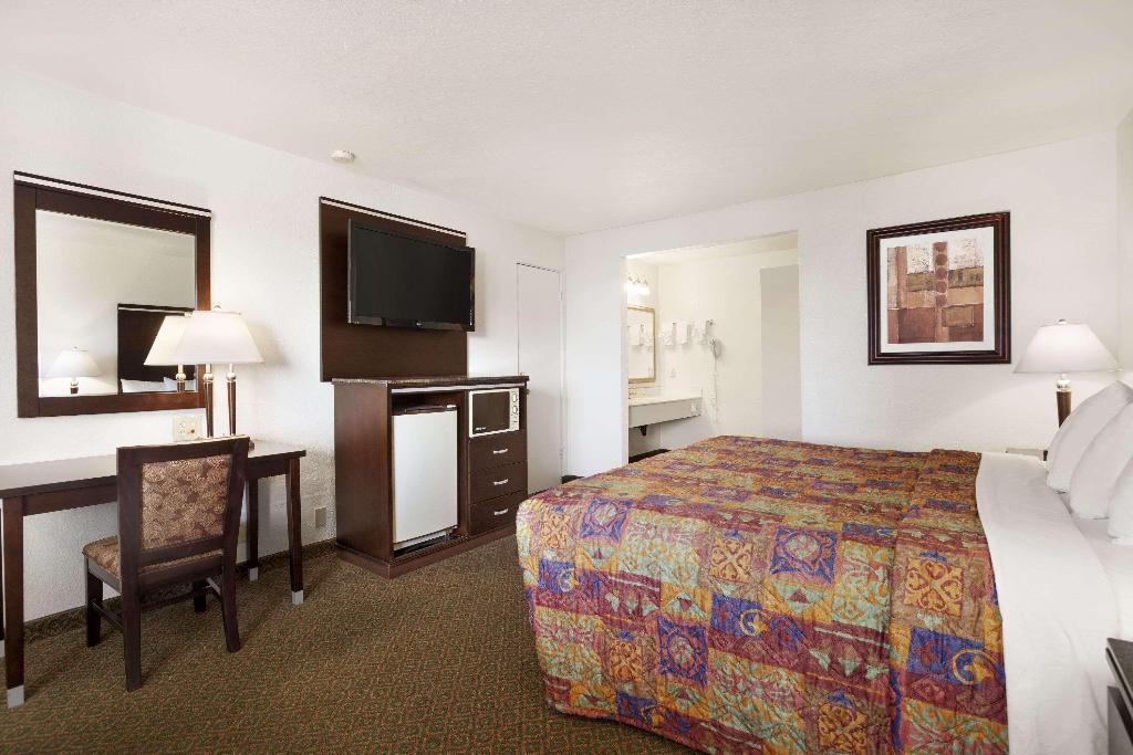 Days Inn by Wyndham Oceanside