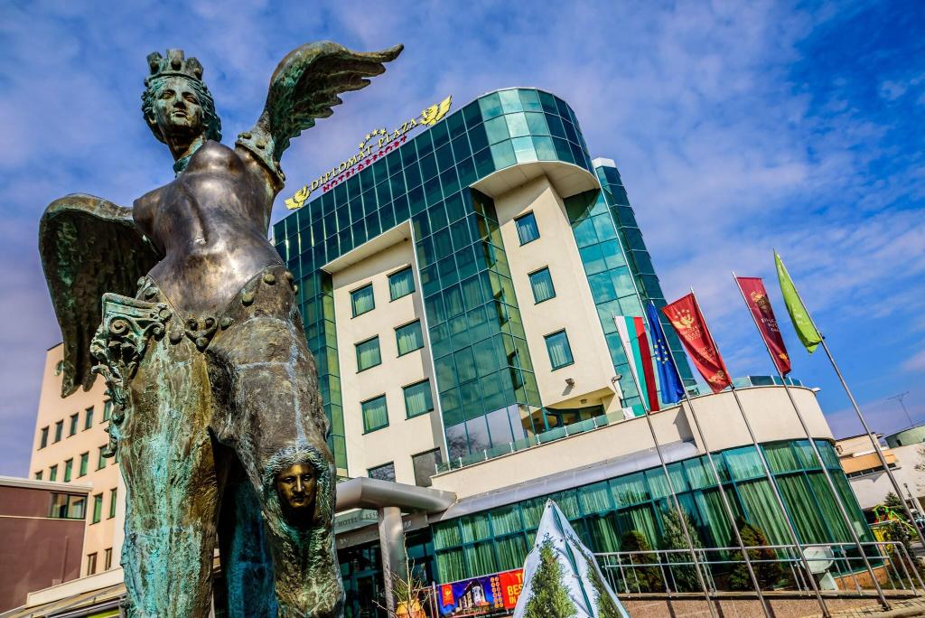 Hotel Diplomat Plaza
