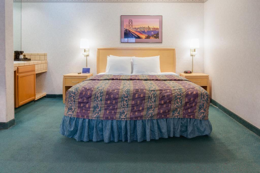 Nob Hill Motor Inn