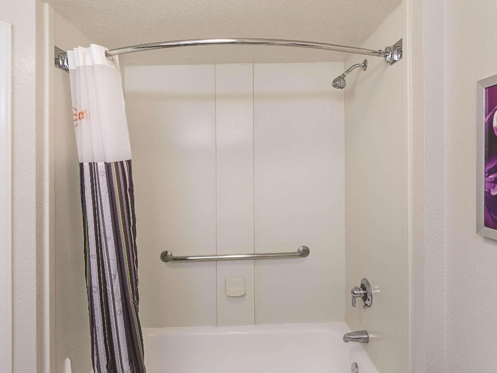 Howard Johnson by Wyndham Sacramento Downtown