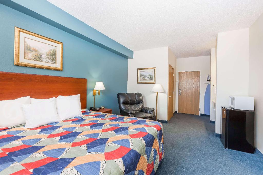 Days Inn by Wyndham Hotel Spencer IA