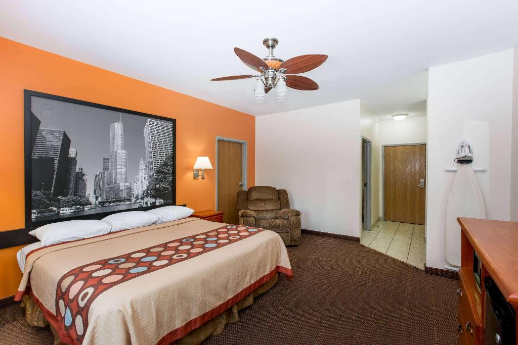 Super 8 By Wyndham Salina