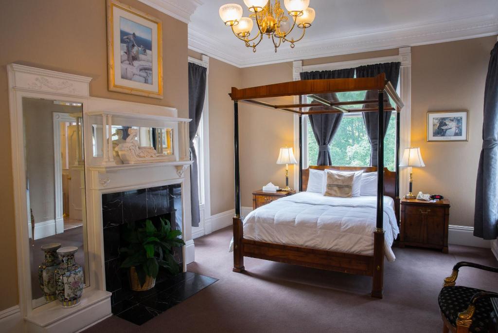 The Sterling Hotel
