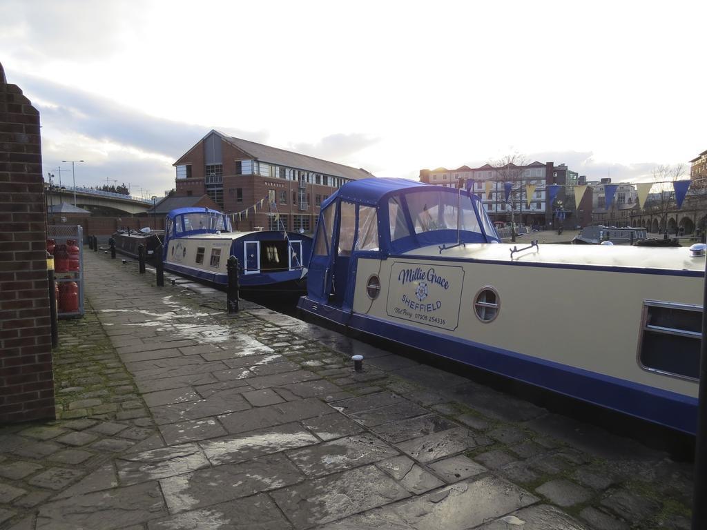 Houseboat Hotels - Hotel Boat