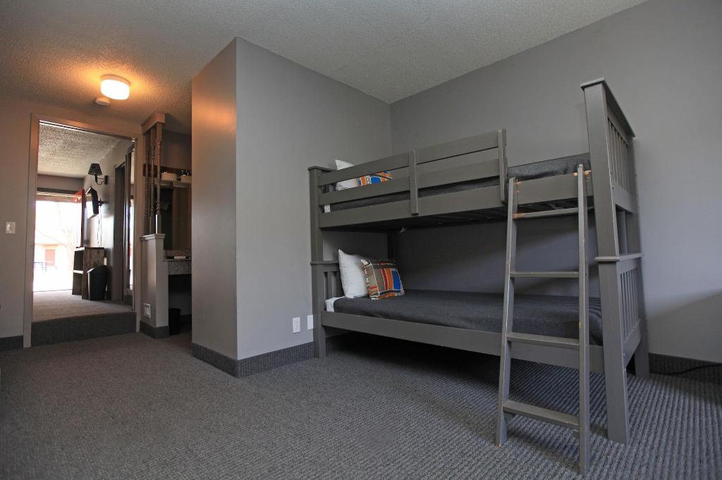 Abe's Okoboji Motel & Suites