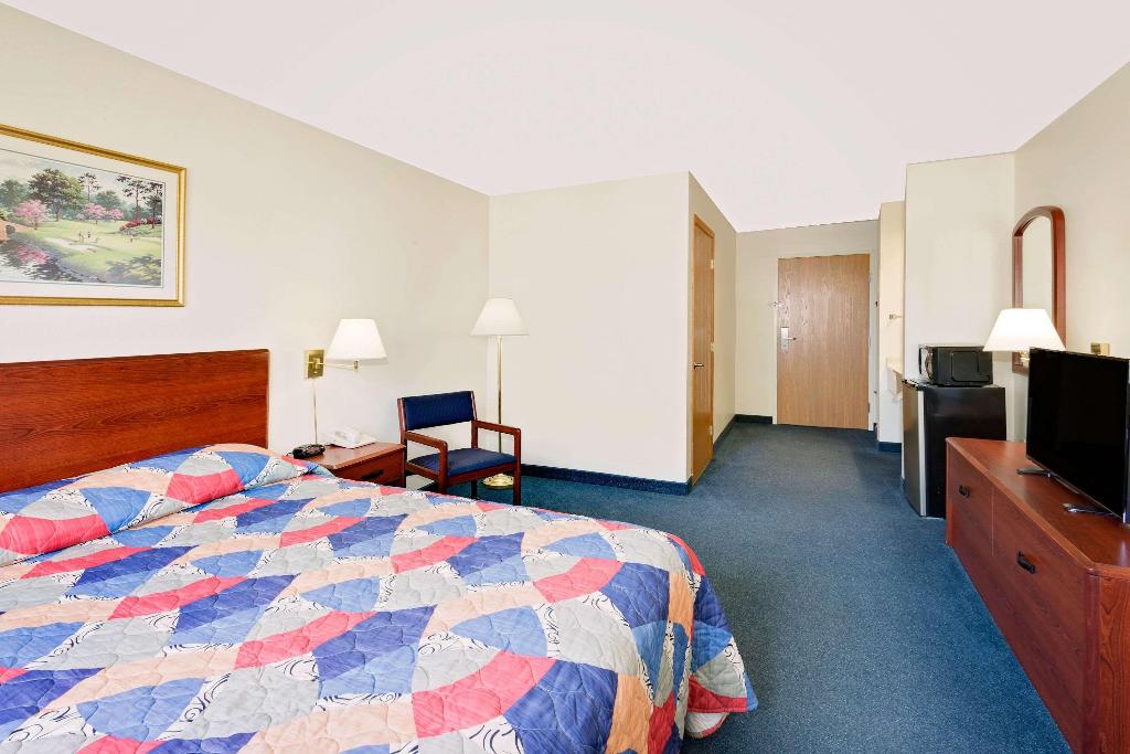 Emmetsburg Hotel & Suites
