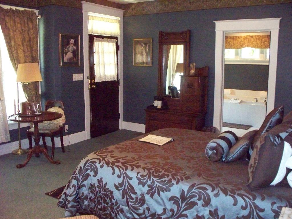 Inn at 835 Boutique Hotel