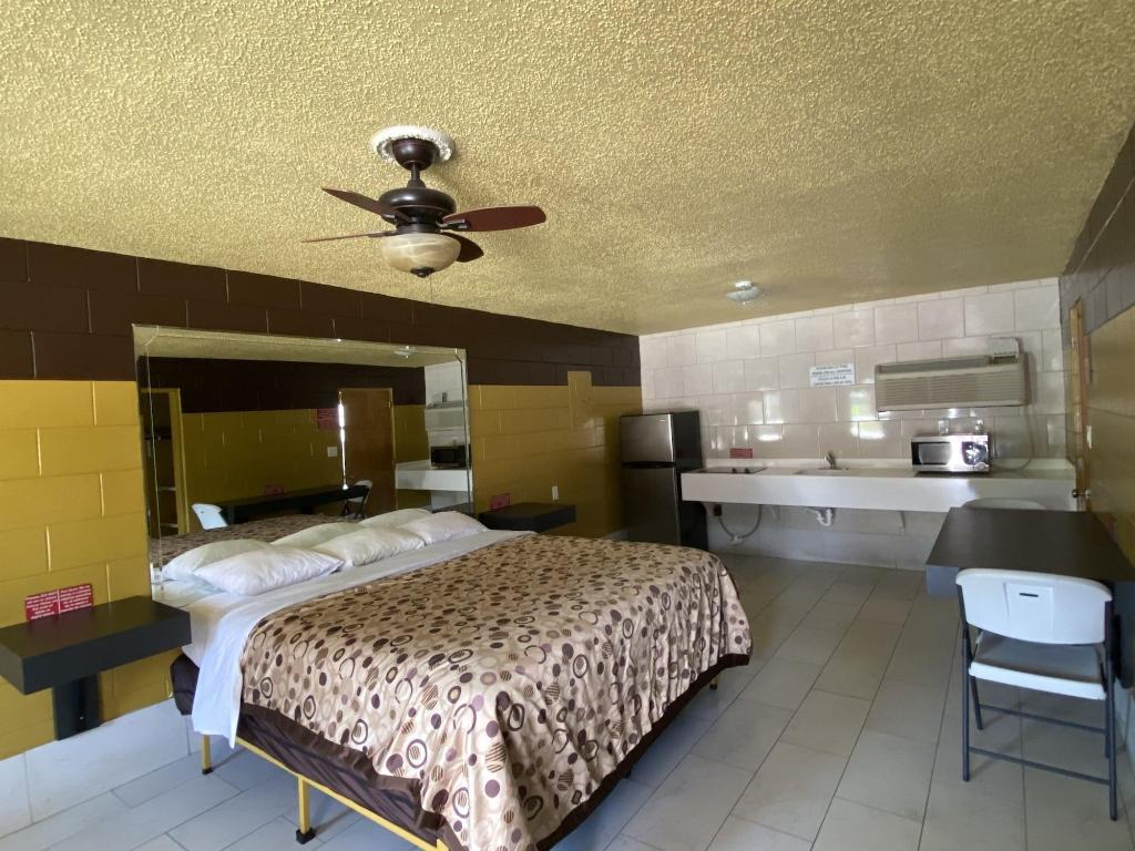 American Inn And Suites