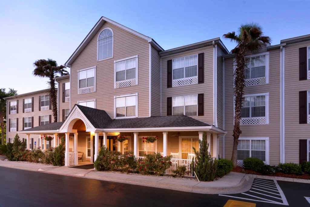 COUNTRY INN & SUITES BY RADISSON Savannah GA 7576 White Bluff Rd. 31406