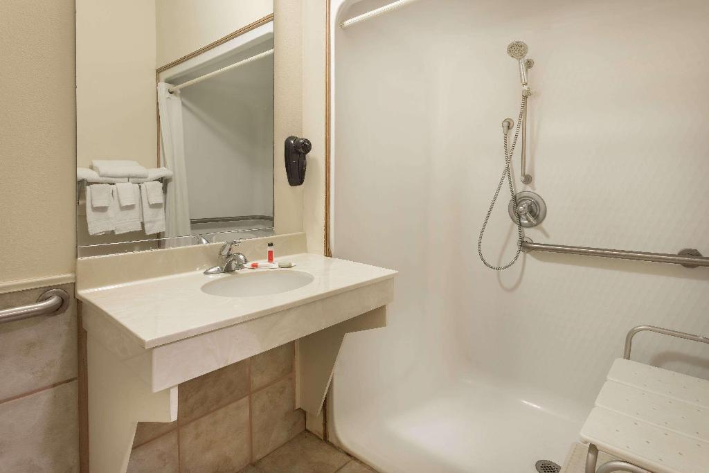 Super 8 By Wyndham Duson Lafayette West Area