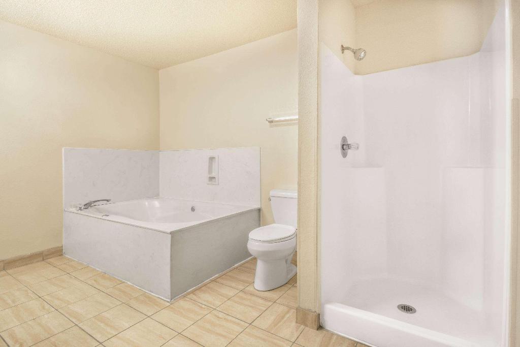 Days Inn By Wyndham Morgan'S Wonderland / Ih-35 N