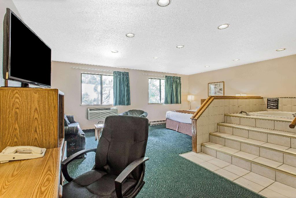 Super 8 By Wyndham Kamloops On The Hill